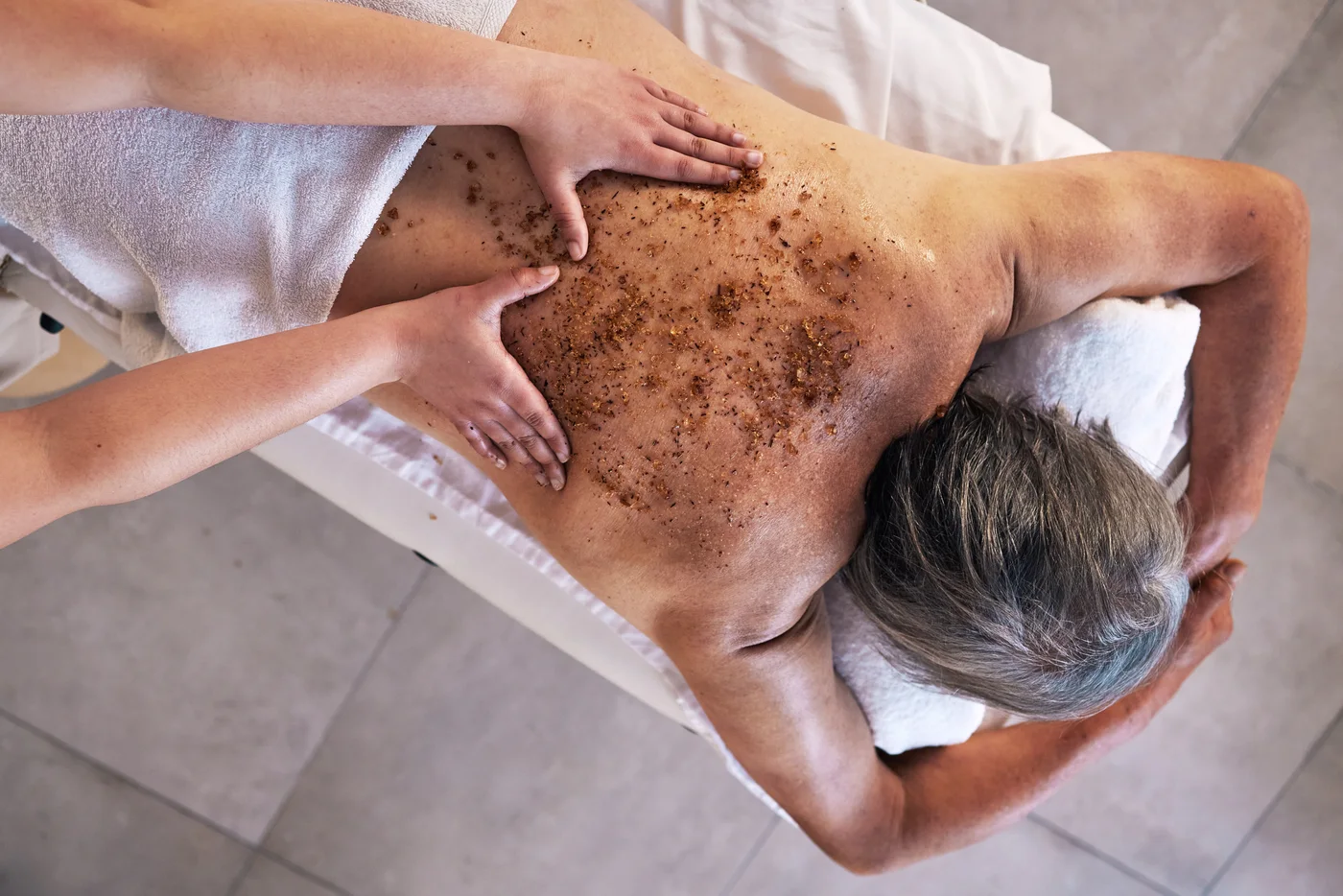 Rituel exfoliation et hydratation à Cannes